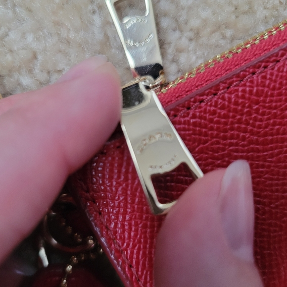 Coach red leather clutch/wristlet - Picture 5 of 9
